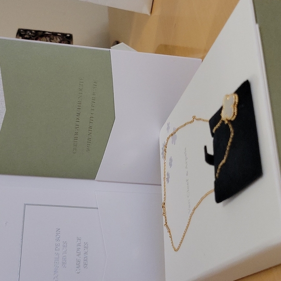 Van Cleef & Arpels Vintage Alhambra Pendant 18 - Karat Yellow Gold - Bra… - Picture 11 of 13